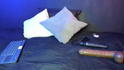  Usagi  online show from September 23, 2025, 7:28 pm