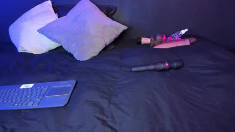  Usagi  online show from September 25, 2025, 7:28 pm