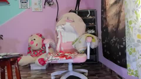 Diana online show from April 8, 2026, 1:33 pm