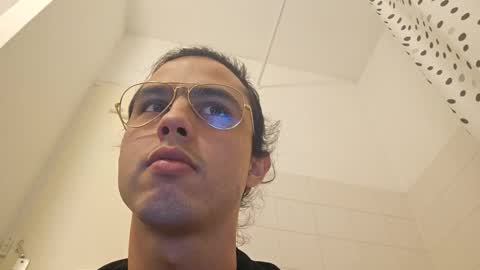 Snapshot of gbz17 chatting on November 30, 2025, 5:06 pm gbz17 online show from November 30, 2025, 5:06 pm