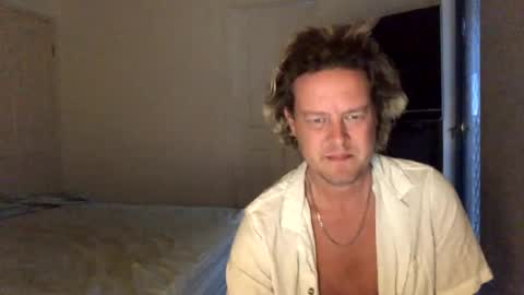 Snapshot of gcsurfer81 chatting on January 1, 2025, 8:35 am gcsurfer81 online show from January 1, 2025, 8:35 am