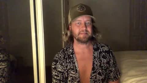 Snapshot of gcsurfer81 chatting on October 16, 2025, 9:32 am gcsurfer81 online show from October 16, 2025, 9:32 am