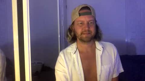 Snapshot of gcsurfer81 chatting on November 4, 2025, 8:35 am gcsurfer81 online show from November 4, 2025, 8:35 am