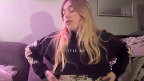 gemmyrosee online show from January 25, 2025, 10:29 am