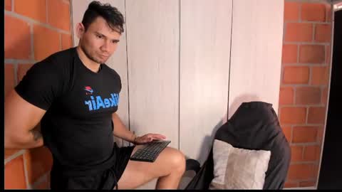 Snapshot of gendersonfit chatting on July 16, 2026, 9:10 pm gendersonfit online show from July 16, 2026, 9:10 pm
