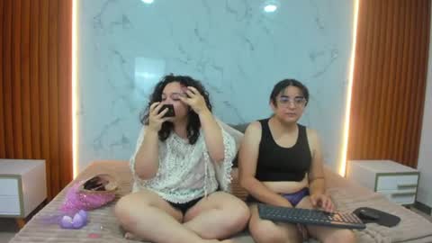 genesis_y_moon online show from July 24, 2026, 11:41 am