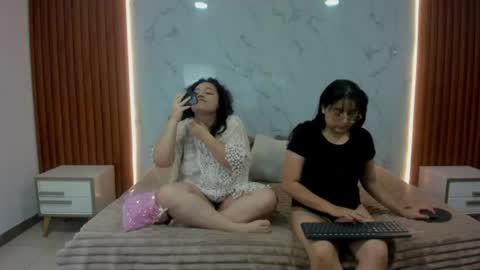 genesis_y_moon online show from July 27, 2026, 11:39 am
