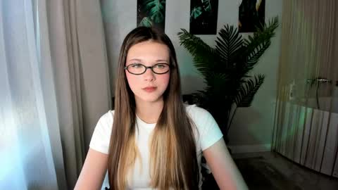 Snapshot of gentltease chatting on May 18, 2026, 12:33 pm Alice online show from May 18, 2026, 12:33 pm