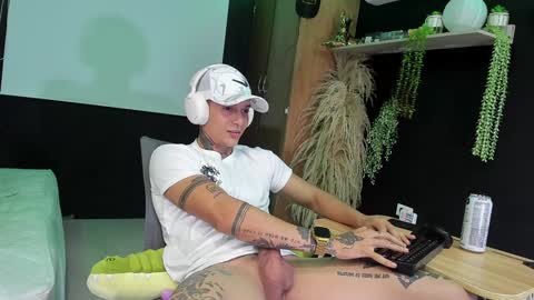 Snapshot of george_prince2 chatting on February 7, 2025, 4:27 am independent model online show from February 7, 2025, 4:27 am