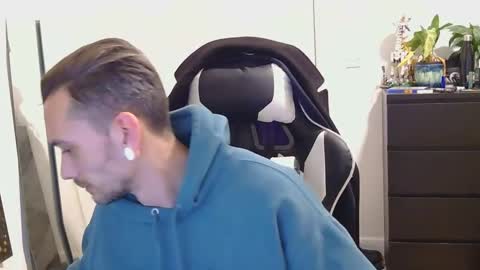 Snapshot of georgek0011 chatting on November 24, 2025, 1:05 am georgek0011 online show from November 24, 2025, 1:05 am