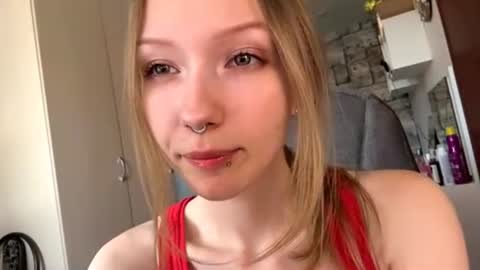 Sophie online show from June 19, 2026, 4:39 am