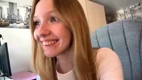 Sophie online show from June 29, 2026, 4:52 am