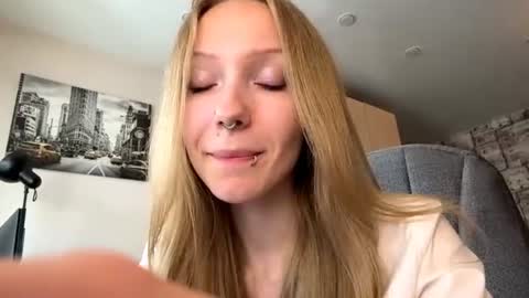 Sophie online show from July 14, 2026, 4:17 am