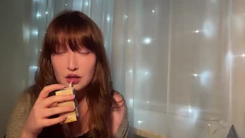 Snapshot of gertrudisoldershaw chatting on August 5, 2026, 7:17 pm Lora online show from August 5, 2026, 7:17 pm
