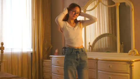 Kristy online show from April 16, 2026, 10:49 am