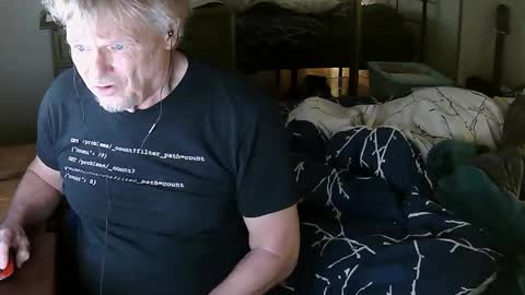 Snapshot of gethyn chatting on February 26, 2025, 12:47 pm Gethyn online show from February 26, 2025, 12:47 pm