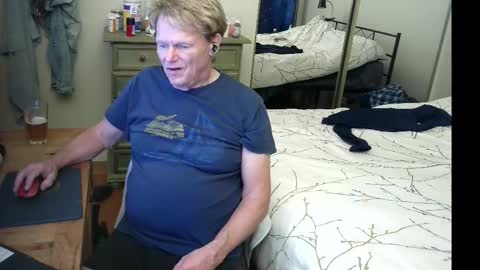 Snapshot of gethyn chatting on November 17, 2025, 7:25 am Gethyn online show from November 17, 2025, 7:25 am