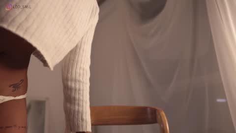 Snapshot of gia_curly chatting on December 17, 2024, 1:29 am Leo online show from December 17, 2024, 1:29 am