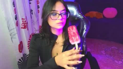 gia_flame_ online show from October 31, 2025, 3:18 am