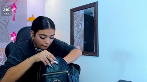 Gia  online show from December 27, 2024, 11:42 pm