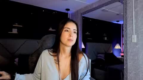 Snapshot of giapearl2 chatting on October 10, 2025, 12:04 pm Gia online show from October 10, 2025, 12:04 pm