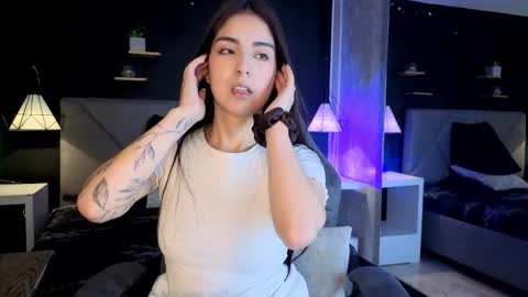 Snapshot of giapearl2 chatting on November 3, 2025, 2:40 pm Gia online show from November 3, 2025, 2:40 pm