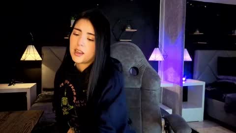 Snapshot of giapearl2 chatting on November 6, 2025, 1:45 pm Gia online show from November 6, 2025, 1:45 pm