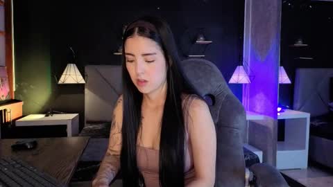 Snapshot of giapearl2 chatting on November 19, 2025, 2:28 pm Gia online show from November 19, 2025, 2:28 pm