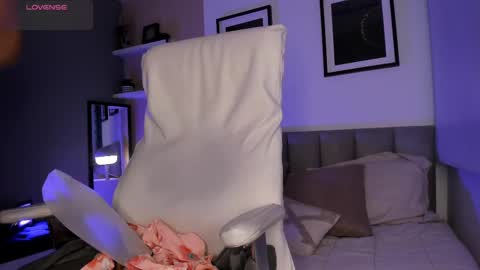 GIGI online show from October 18, 2025, 4:59 am