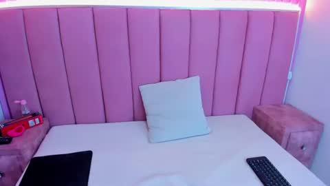 gigy_deluxe online show from June 30, 2026, 2:29 pm