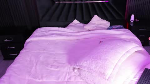 Snapshot of giiabloom chatting on February 16, 2025, 5:15 am giia online show from February 16, 2025, 5:15 am