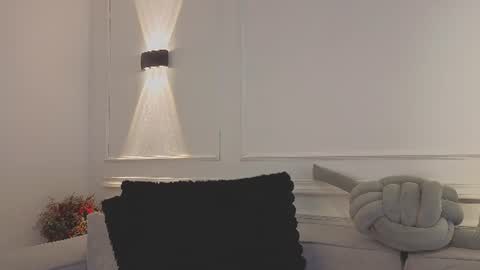 Giigii Hadid  online show from July 17, 2026, 7:52 pm