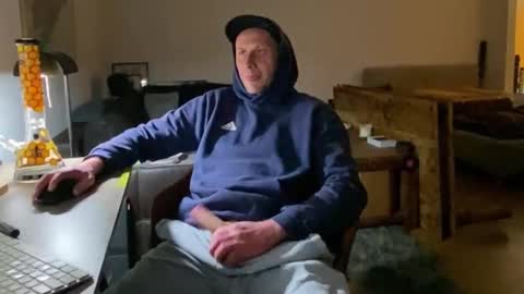 Snapshot of gilbertlachsmann chatting on February 16, 2025, 4:09 am Sebastian online show from February 16, 2025, 4:09 am