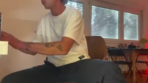 Snapshot of gilbertlachsmann chatting on September 27, 2025, 8:19 am Sebastian online show from September 27, 2025, 8:19 am