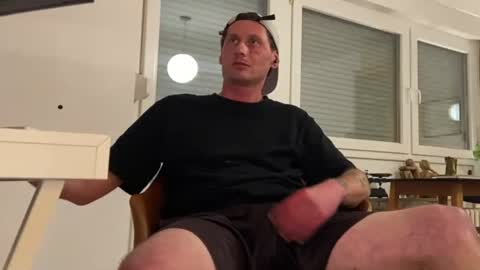 Snapshot of gilbertlachsmann chatting on September 27, 2025, 11:10 pm Sebastian online show from September 27, 2025, 11:10 pm