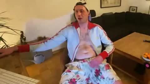 Snapshot of gilbertlachsmann chatting on November 9, 2025, 12:09 am Sebastian online show from November 9, 2025, 12:09 am