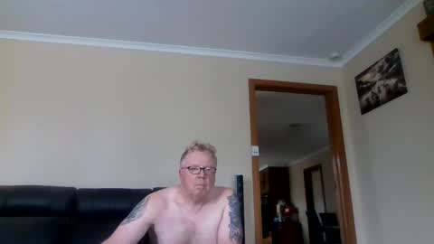 Snapshot of gimmmieoooo chatting on April 26, 2026, 4:10 am gimmmieoooo online show from April 26, 2026, 4:10 am
