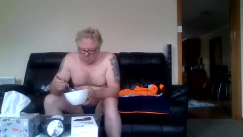 Snapshot of gimmmieoooo chatting on July 2, 2026, 4:40 am gimmmieoooo online show from July 2, 2026, 4:40 am