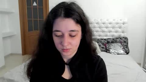 Kate online show from November 7, 2025, 8:47 am