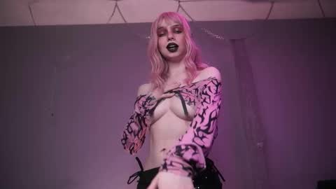 Snapshot of ginger_hugs chatting on February 13, 2026, 10:28 pm im expecting 350 thumbs up on my altar online show from February 13, 2026, 10:28 pm