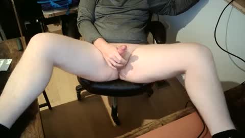 gingermooncum online show from April 29, 2026, 3:43 am