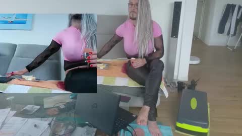 GingerPink online show from November 24, 2025, 10:15 am