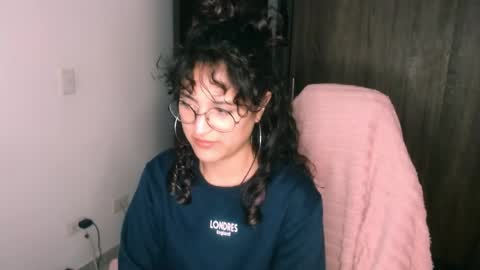Snapshot of giny_bean chatting on May 1, 2026, 12:15 am giny_bean online show from May 1, 2026, 12:15 am