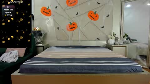 gio_lorenz online show from October 24, 2025, 11:39 am