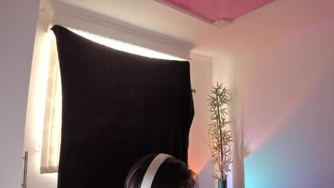 Snapshot of gio_russo chatting on May 1, 2026, 6:23 pm GioRusso online show from May 1, 2026, 6:23 pm