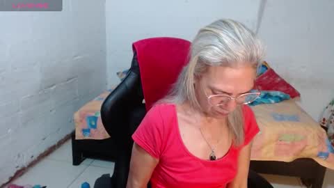 Snapshot of giorgia_xue53 chatting on December 26, 2024, 2:16 pm Mary online show from December 26, 2024, 2:16 pm