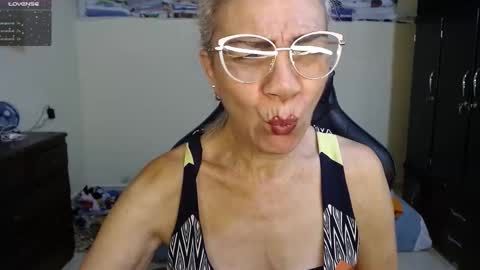 Snapshot of giorgia_xue53 chatting on February 12, 2025, 11:20 pm Mary online show from February 12, 2025, 11:20 pm
