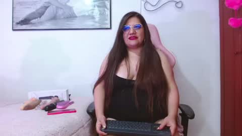 giorgina_montiere online show from May 8, 2026, 11:43 pm