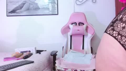 giorgina_montiere online show from May 22, 2026, 1:50 pm