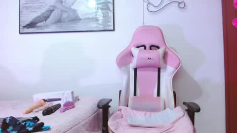 giorgina_montiere online show from June 5, 2026, 1:56 am